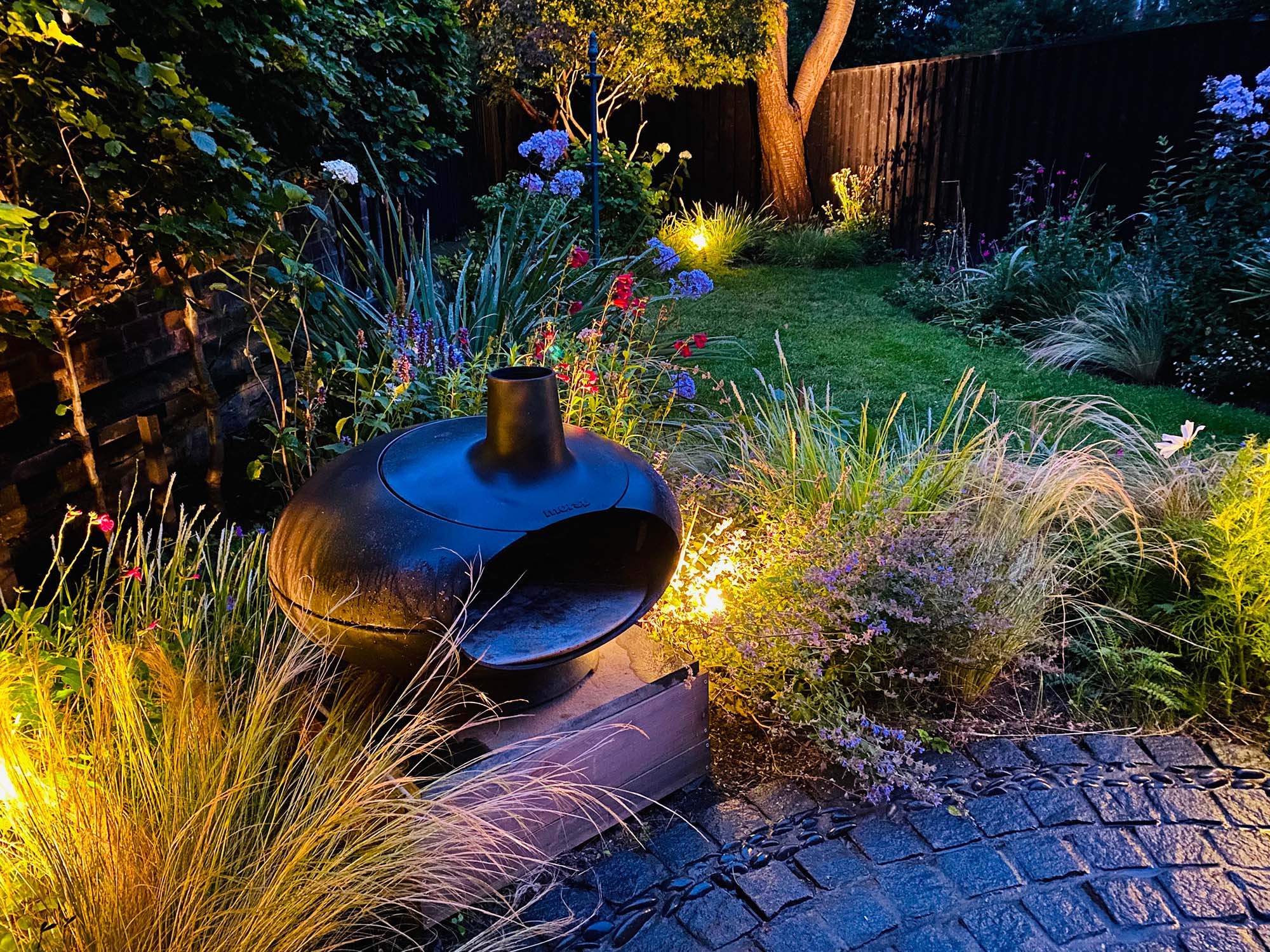 GARDEN LIGHTING FOR BALMY SUMMER EVENINGS