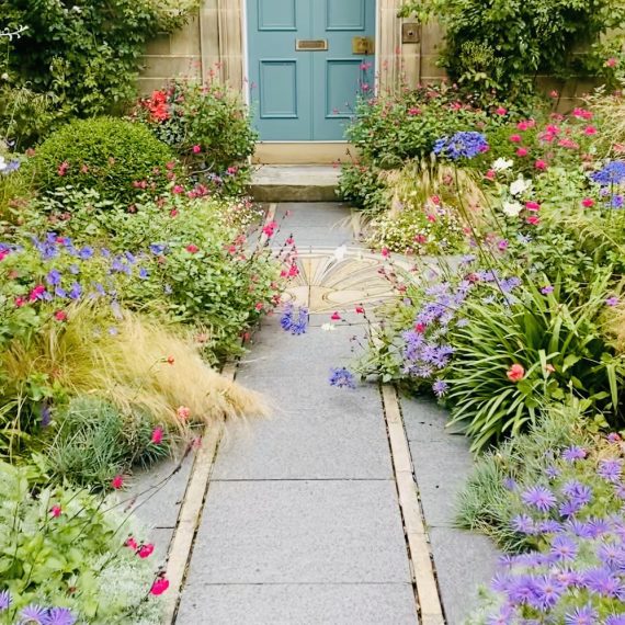 Front garden design by Carolyn Grohmann