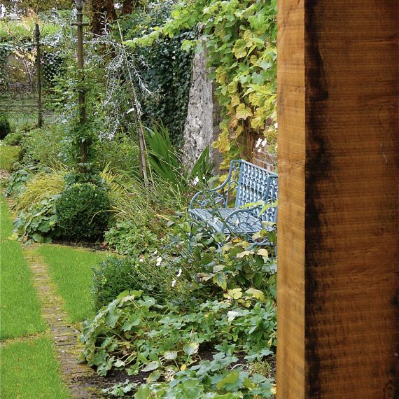 Garden design by Carolyn Grohmann, herbaceous planting, garden bench