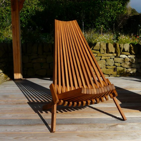 Folding teak deck chair