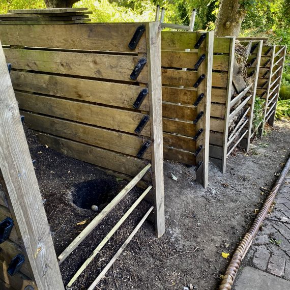 Composting bays