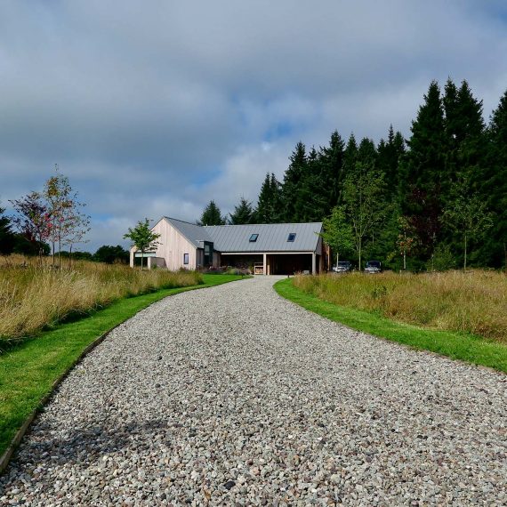 Sweeping gravel driveway