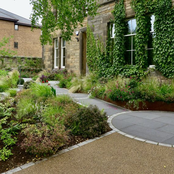 Accessible Morningside garden, design by Carolyn Grohmann