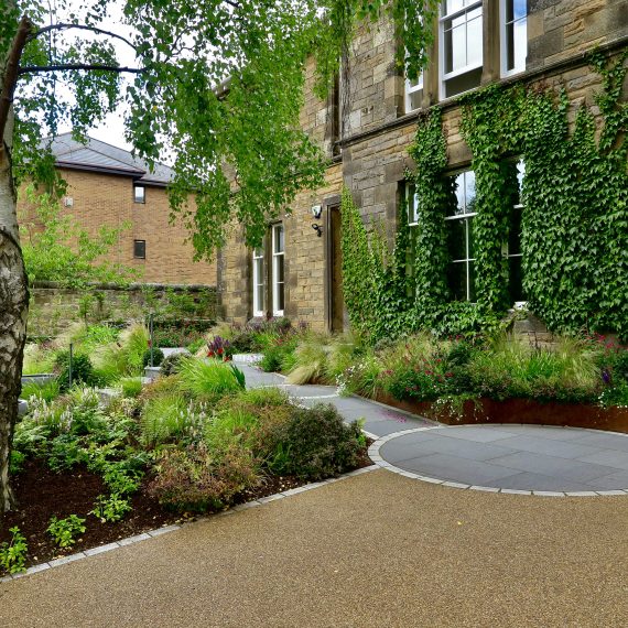 Accessible Morningside garden, design by Carolyn Grohmann