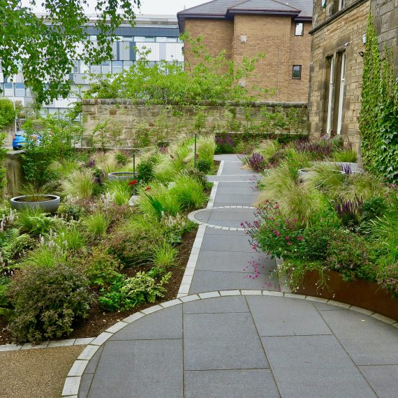 Accessible Morningside garden, design by Carolyn Grohmann