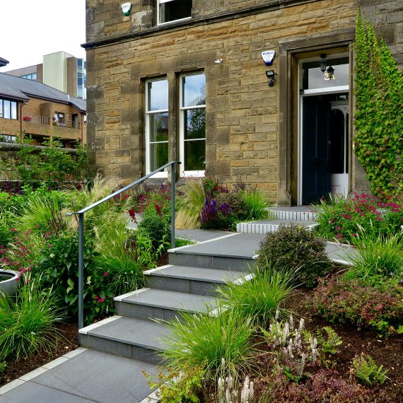 Accessible Morningside garden, design by Carolyn Grohmann