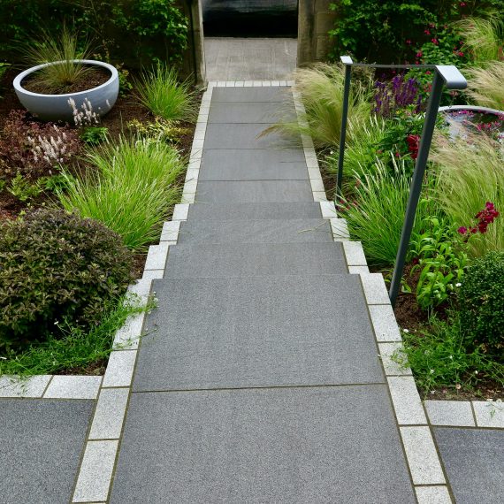 Accessible Morningside garden, design by Carolyn Grohmann