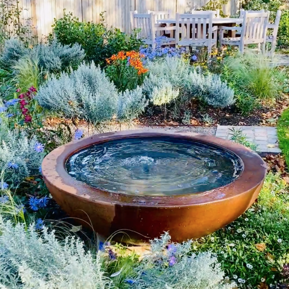 Urbis lily bowl with pump